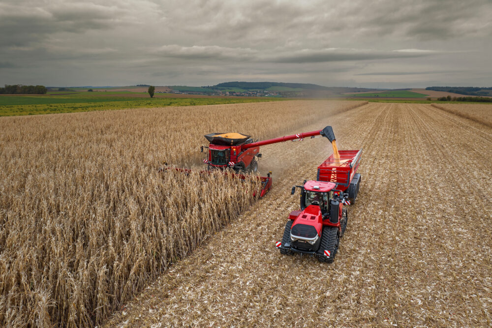 Nowe hedery do zbioru kukurydzy Case IH zwiększają wydajność podawania, przepustowość i tempo pracy